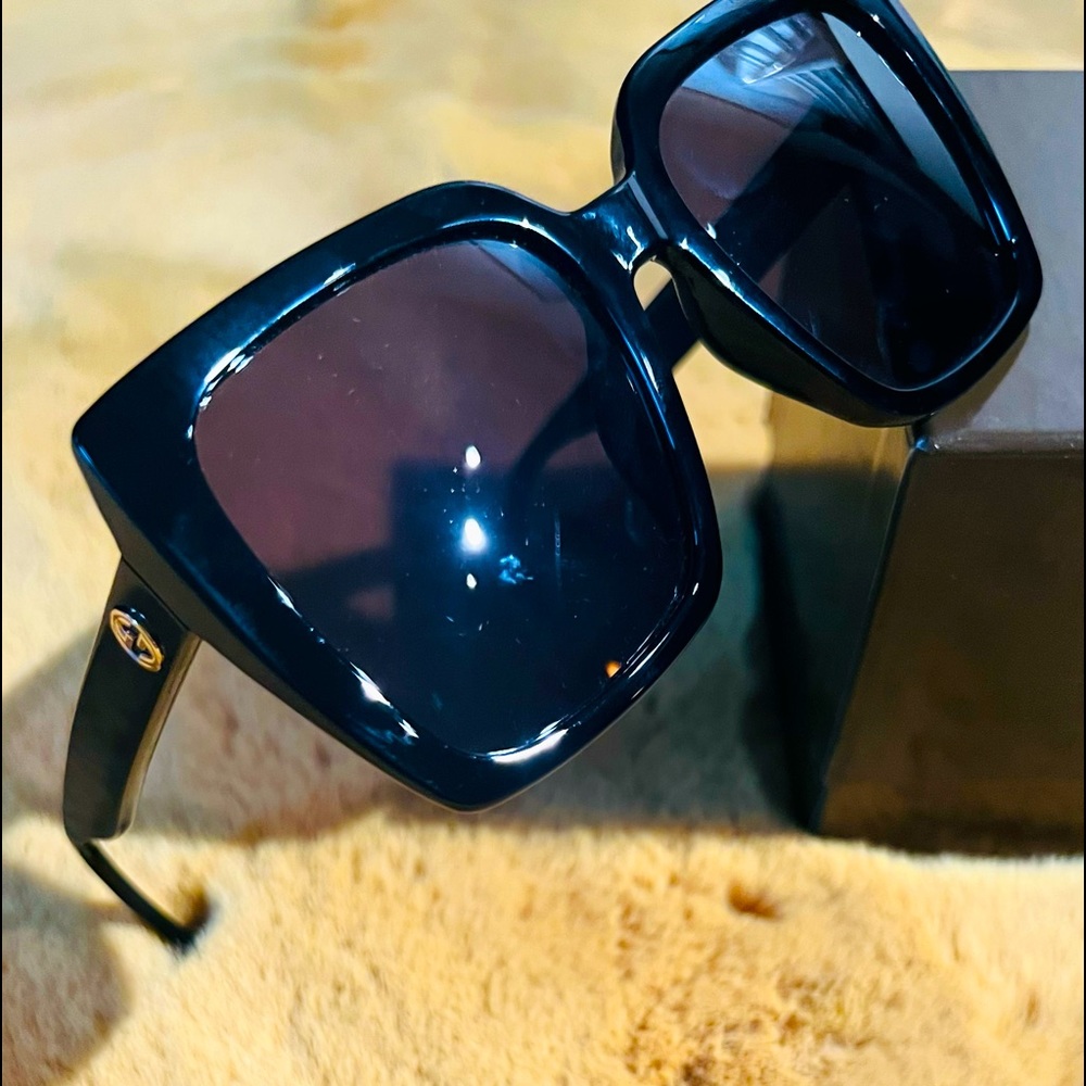❗️❗️❗️SOLD❗️❗️❗️GUCCI OVERSIZED SHADES